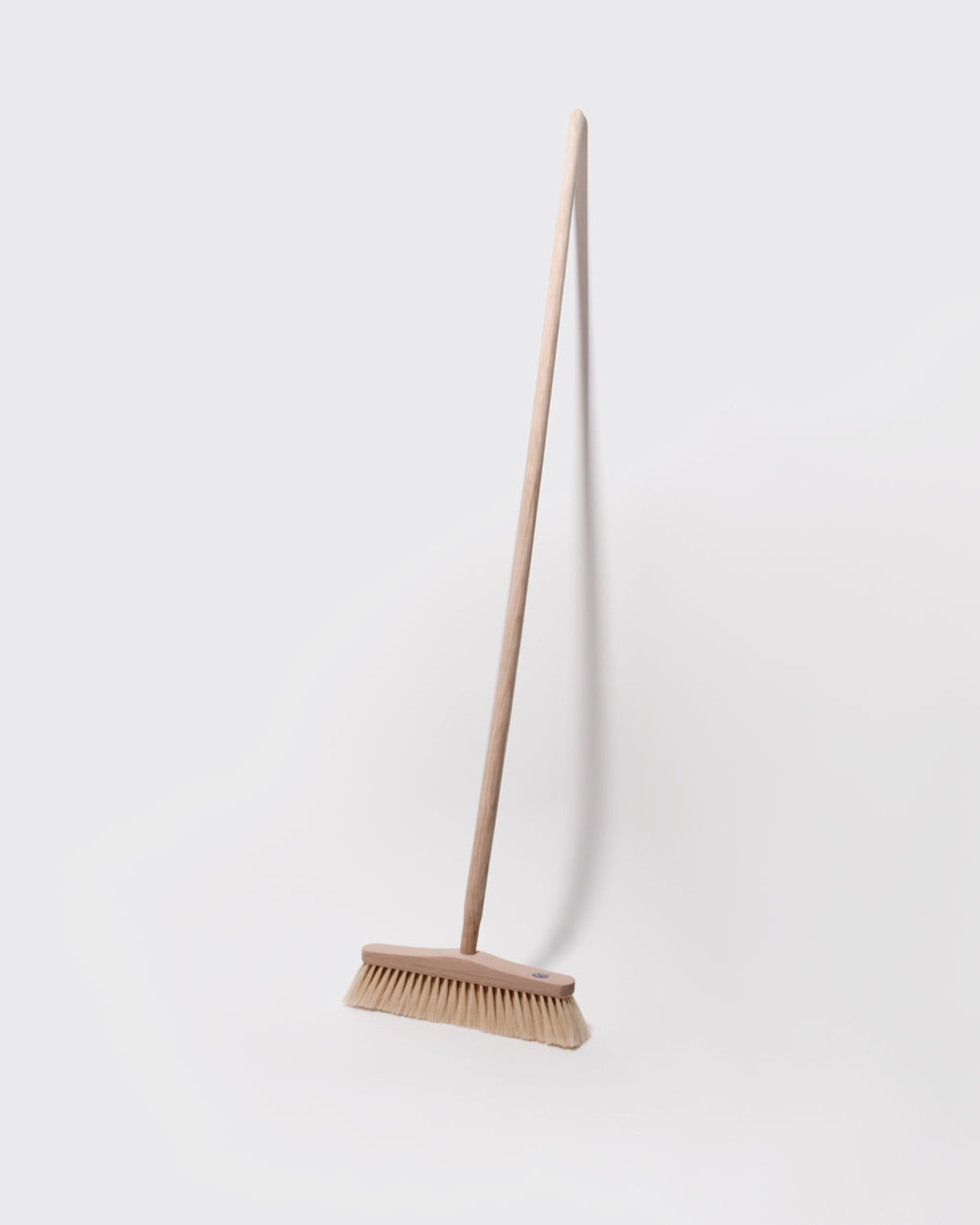 Fejekost hår lyse 32 cm
rk.  24/6 afsk 58 mm