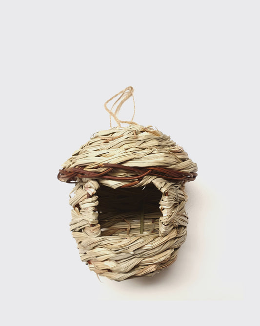 Fuglehus - bast, rundt
13 x 13 x 16 cm
